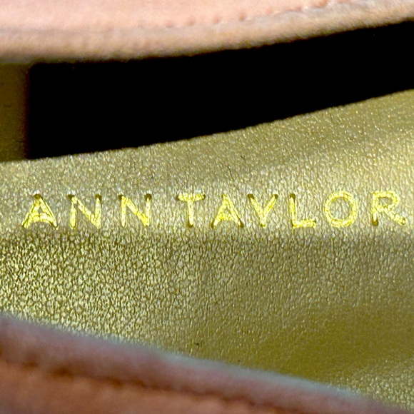 ANN TAYLOR s8.5 pointy toe bow flats. Rose soft suede uppers Super cute & comfy - Picture 6 of 7
